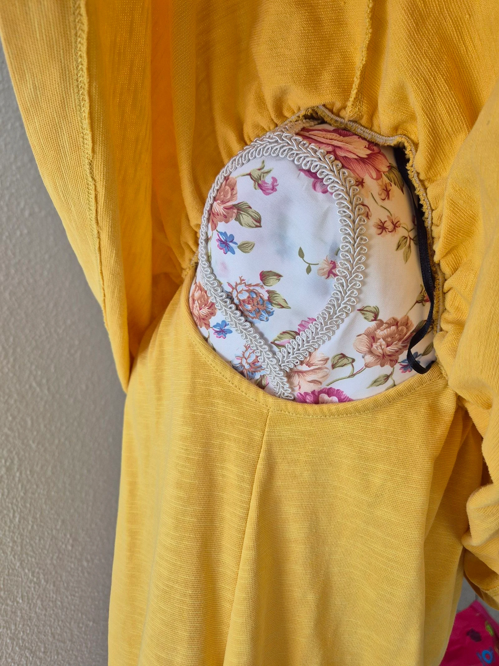 Vestido amarelo H&M G 40 ombros descobertos com babado mangas curtas bolsos algodão verão boêmio – photo 6
